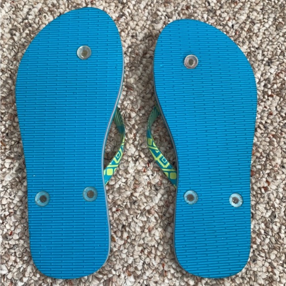 Vera Bradley Sandels - Picture 2 of 3